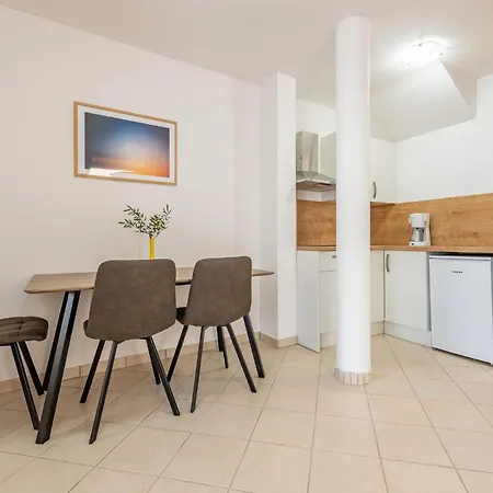 Apartment Sidro *